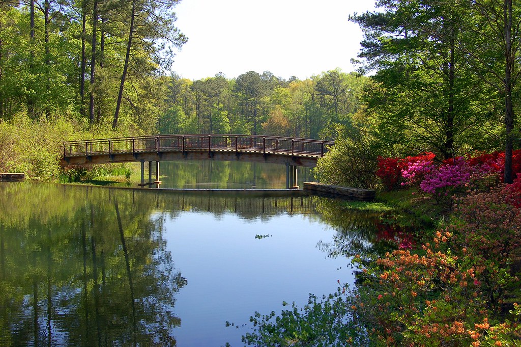 https://mdw-travel-data-us-east-1.s3.amazonaws.com/img/country/United-States/Callaway-Gardens/img_02.jpg