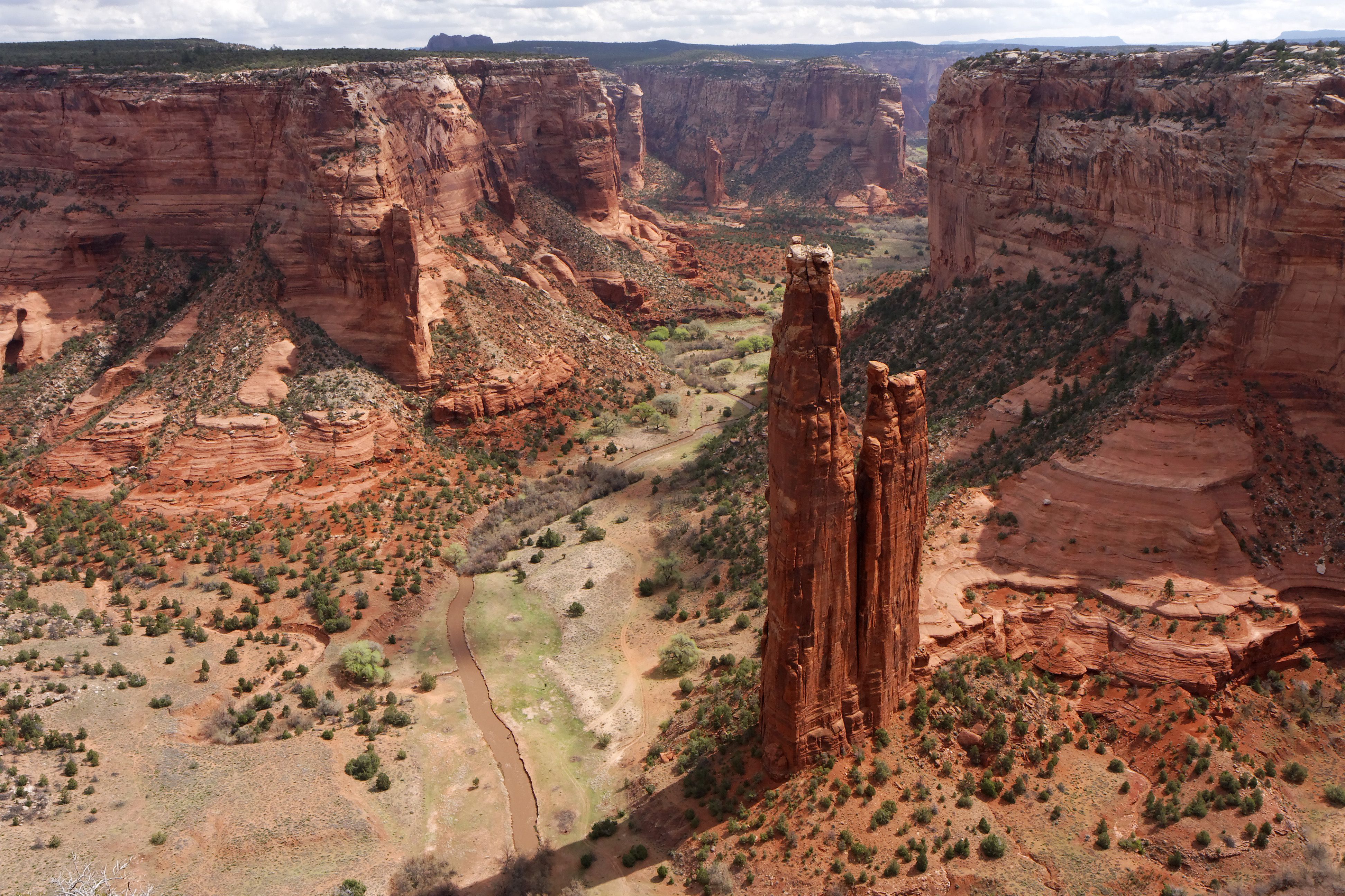 https://mdw-travel-data-us-east-1.s3.amazonaws.com/img/country/United-States/Canyon-de-Chelly-National-Monument/img_00.jpg