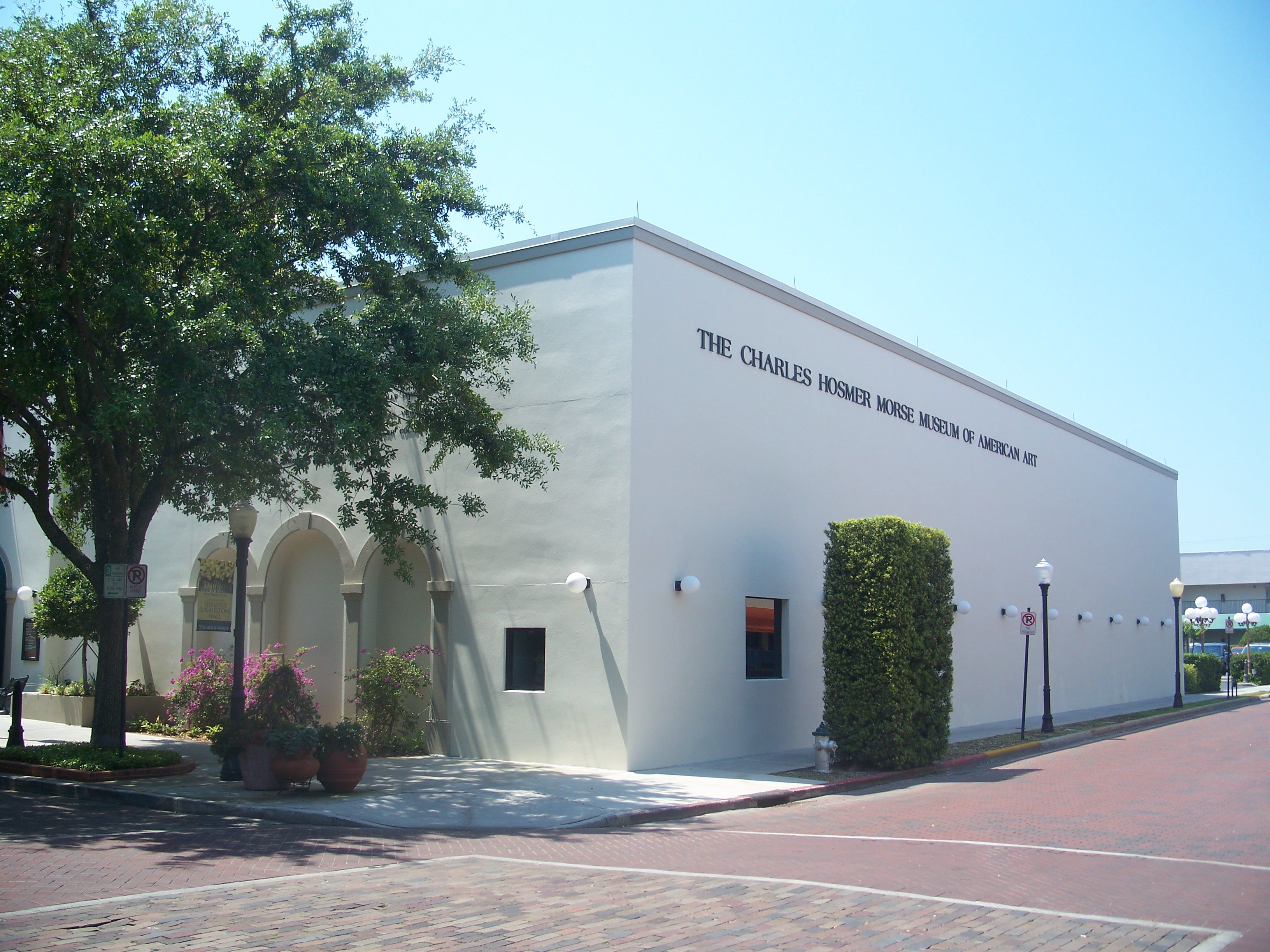 https://mdw-travel-data-us-east-1.s3.amazonaws.com/img/country/United-States/Charles-Hosmer-Morse-Museum-of-American-Art/img_04.jpg