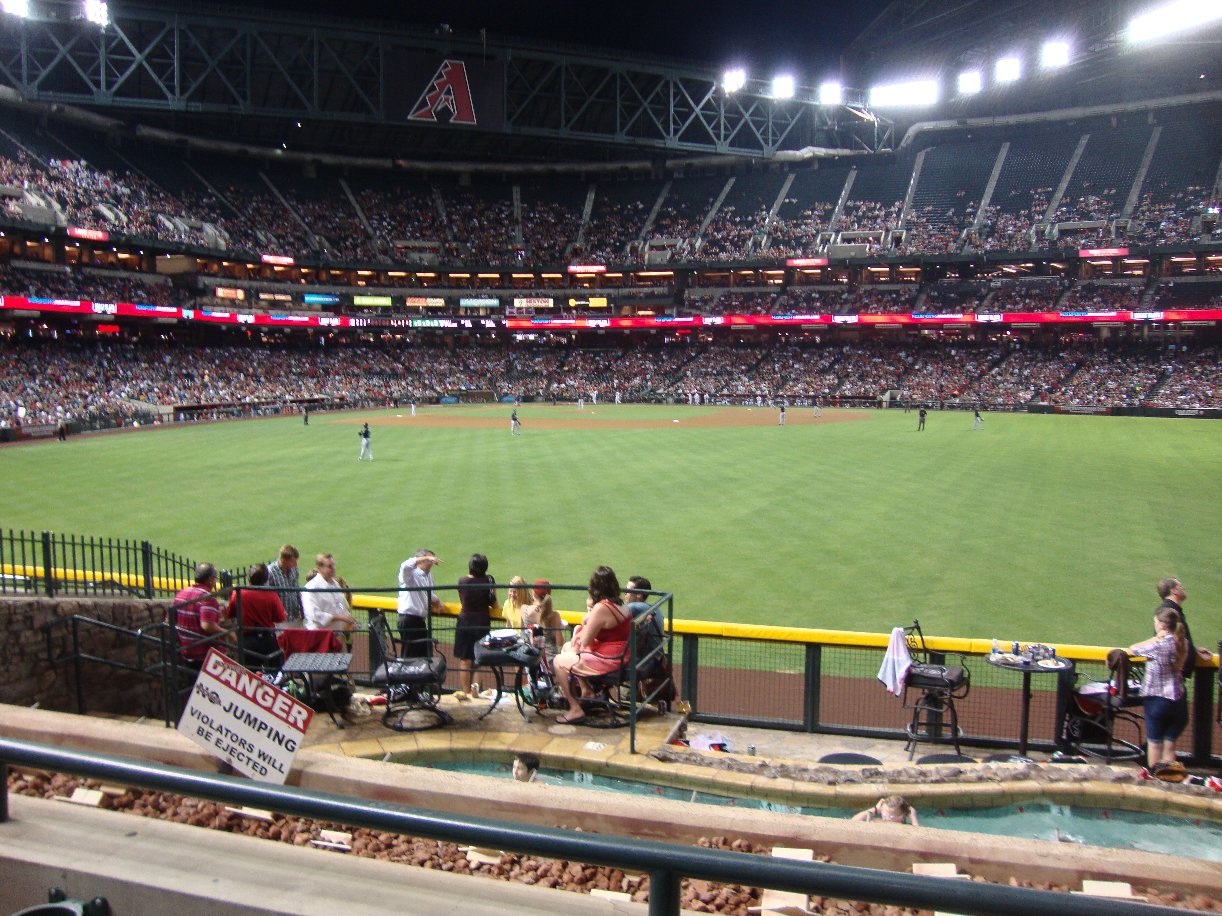 https://mdw-travel-data-us-east-1.s3.amazonaws.com/img/country/United-States/Chase-Field/img_02.jpg