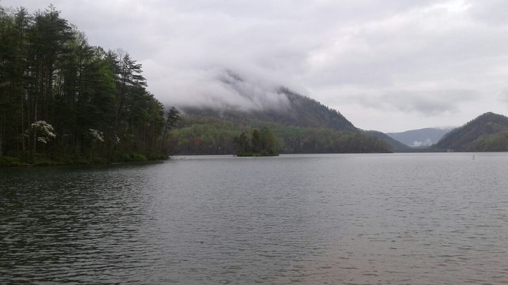 https://mdw-travel-data-us-east-1.s3.amazonaws.com/img/country/United-States/Cherokee-National-Forest/img_02.jpg