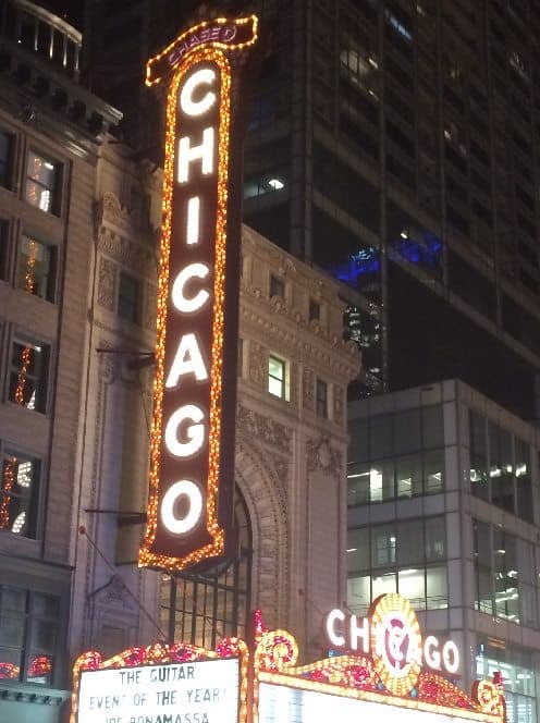 https://mdw-travel-data-us-east-1.s3.amazonaws.com/img/country/United-States/Chicago-Theatre/img_03.jpg