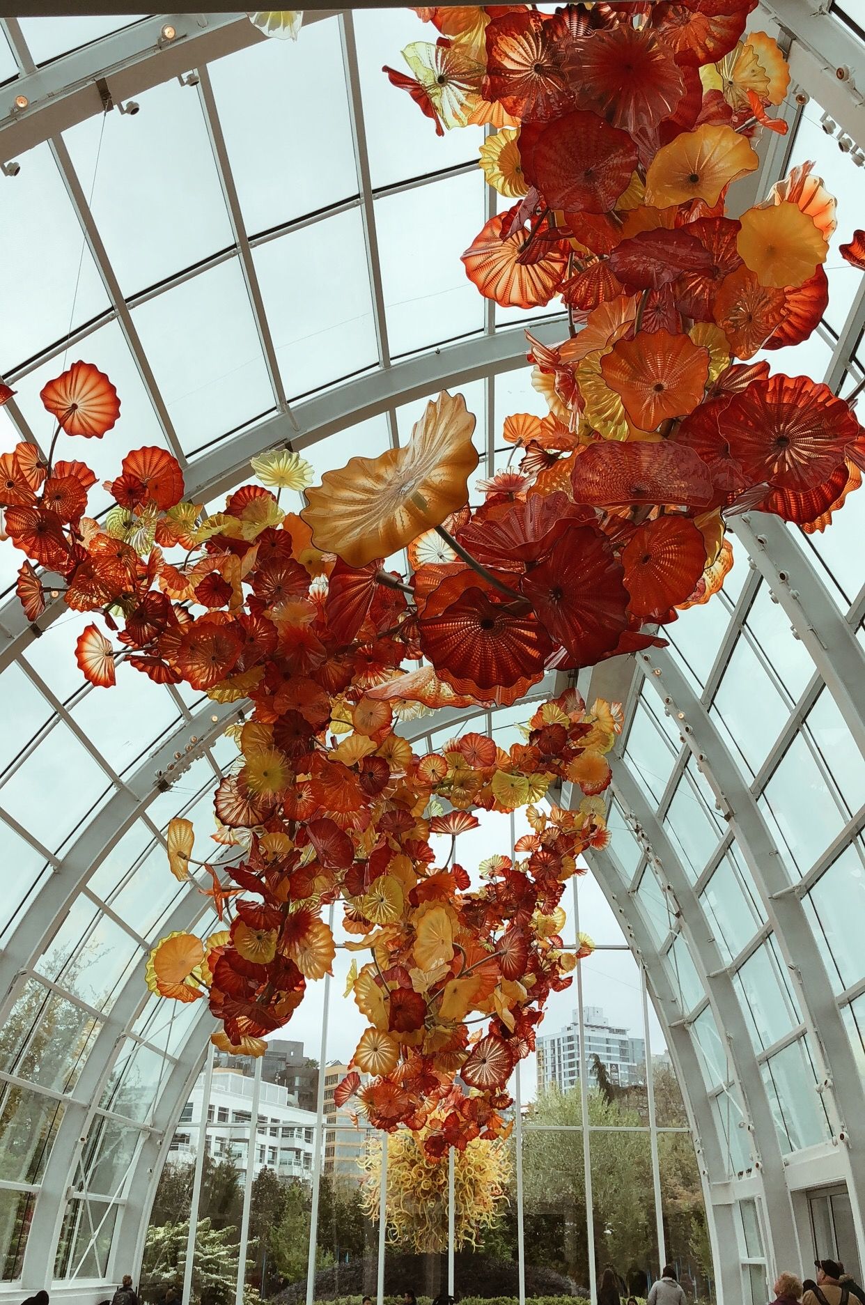 https://mdw-travel-data-us-east-1.s3.amazonaws.com/img/country/United-States/Chihuly-Garden-and-Glass/img_03.jpg