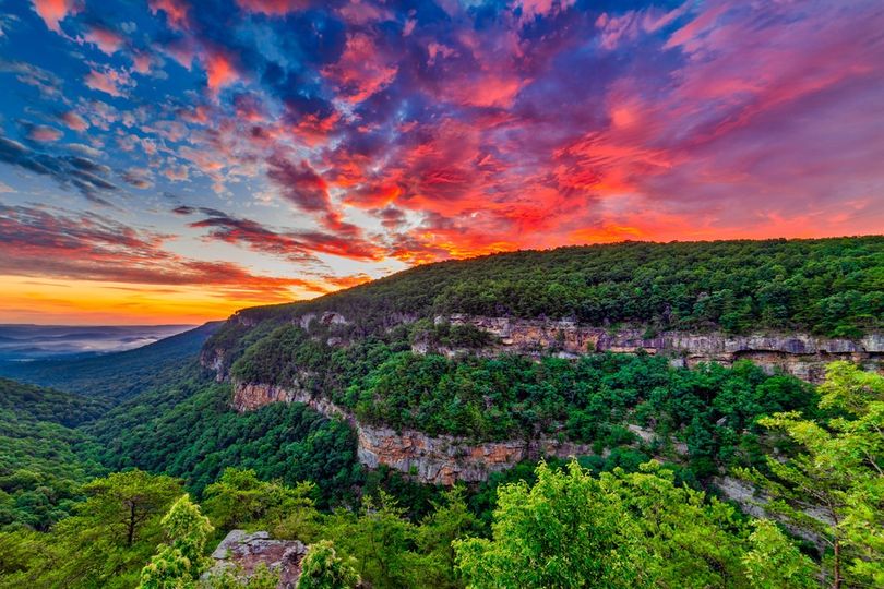 https://mdw-travel-data-us-east-1.s3.amazonaws.com/img/country/United-States/Cloudland-Canyon-State-Park/img_01.jpg