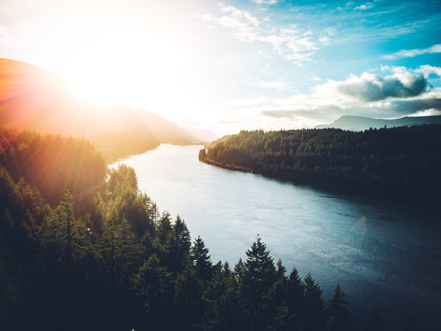 https://mdw-travel-data-us-east-1.s3.amazonaws.com/img/country/United-States/Columbia-River-Gorge/img_02.jpg