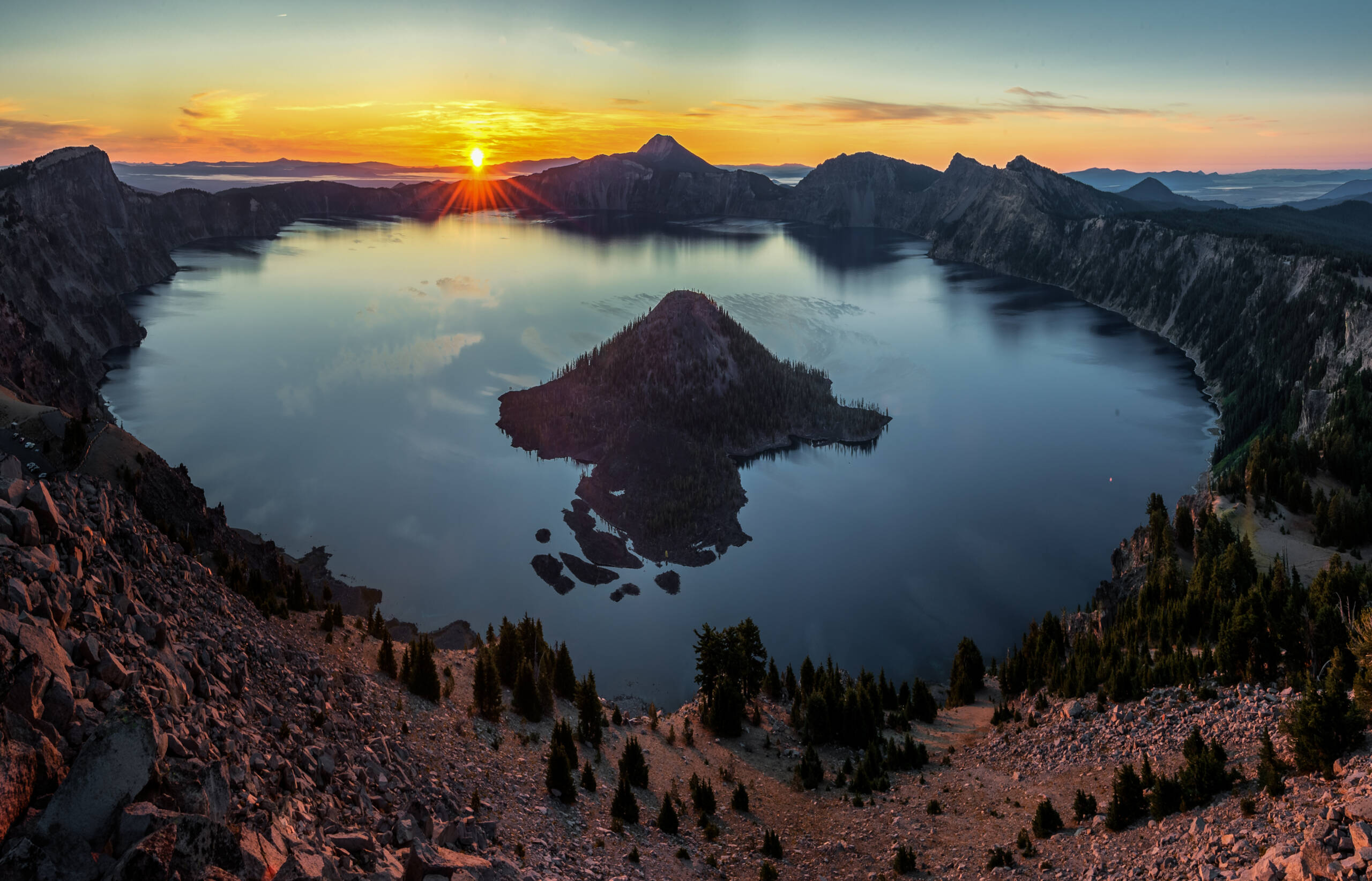 https://mdw-travel-data-us-east-1.s3.amazonaws.com/img/country/United-States/Crater-Lake-National-Park/img_02.jpg
