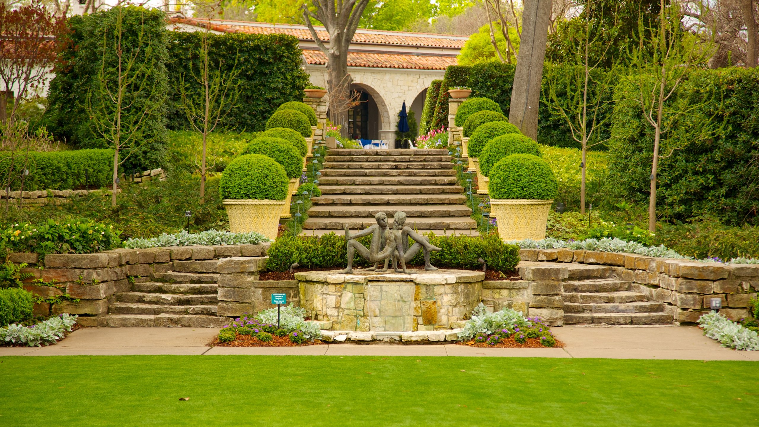 https://mdw-travel-data-us-east-1.s3.amazonaws.com/img/country/United-States/Dallas-Arboretum-and-Botanical-Garden/img_00.jpg