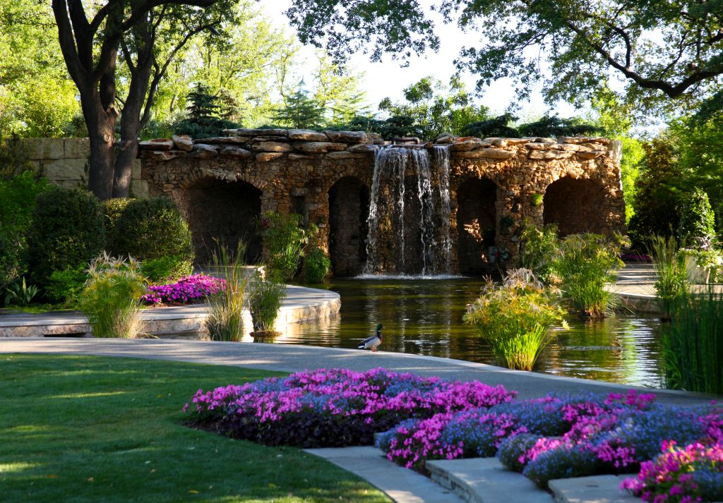 https://mdw-travel-data-us-east-1.s3.amazonaws.com/img/country/United-States/Dallas-Arboretum-and-Botanical-Garden/img_03.jpg