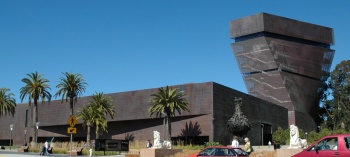 https://mdw-travel-data-us-east-1.s3.amazonaws.com/img/country/United-States/De-Young-Museum/img_01.jpg