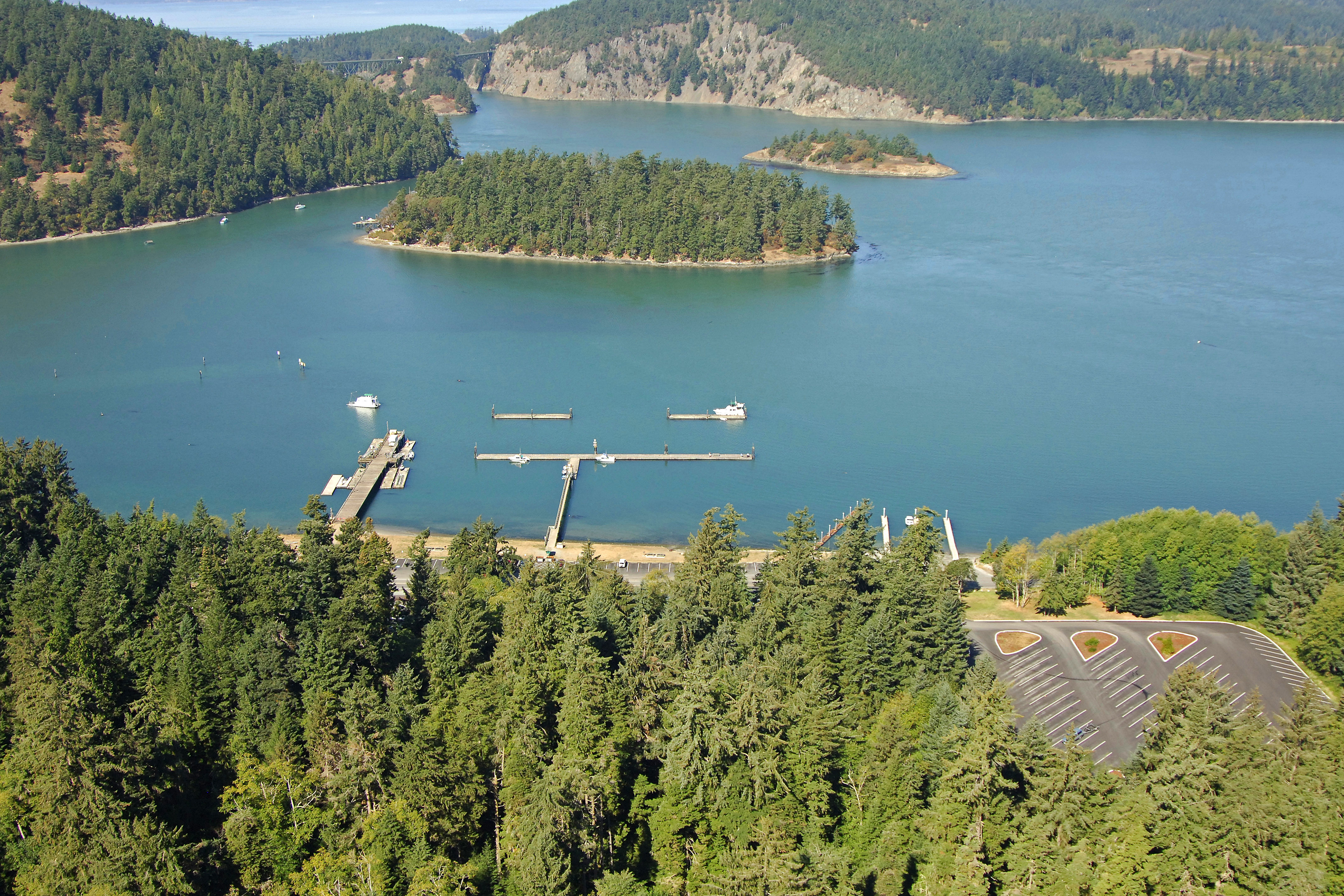 https://mdw-travel-data-us-east-1.s3.amazonaws.com/img/country/United-States/Deception-Pass-State-Park/img_01.jpg