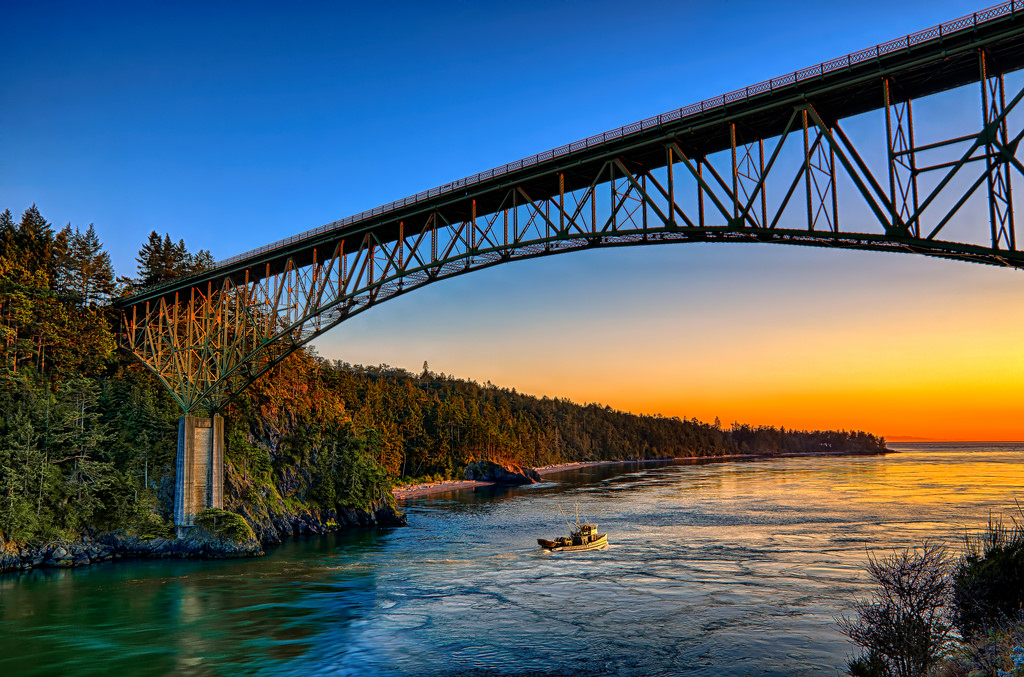 https://mdw-travel-data-us-east-1.s3.amazonaws.com/img/country/United-States/Deception-Pass-State-Park/img_02.jpg