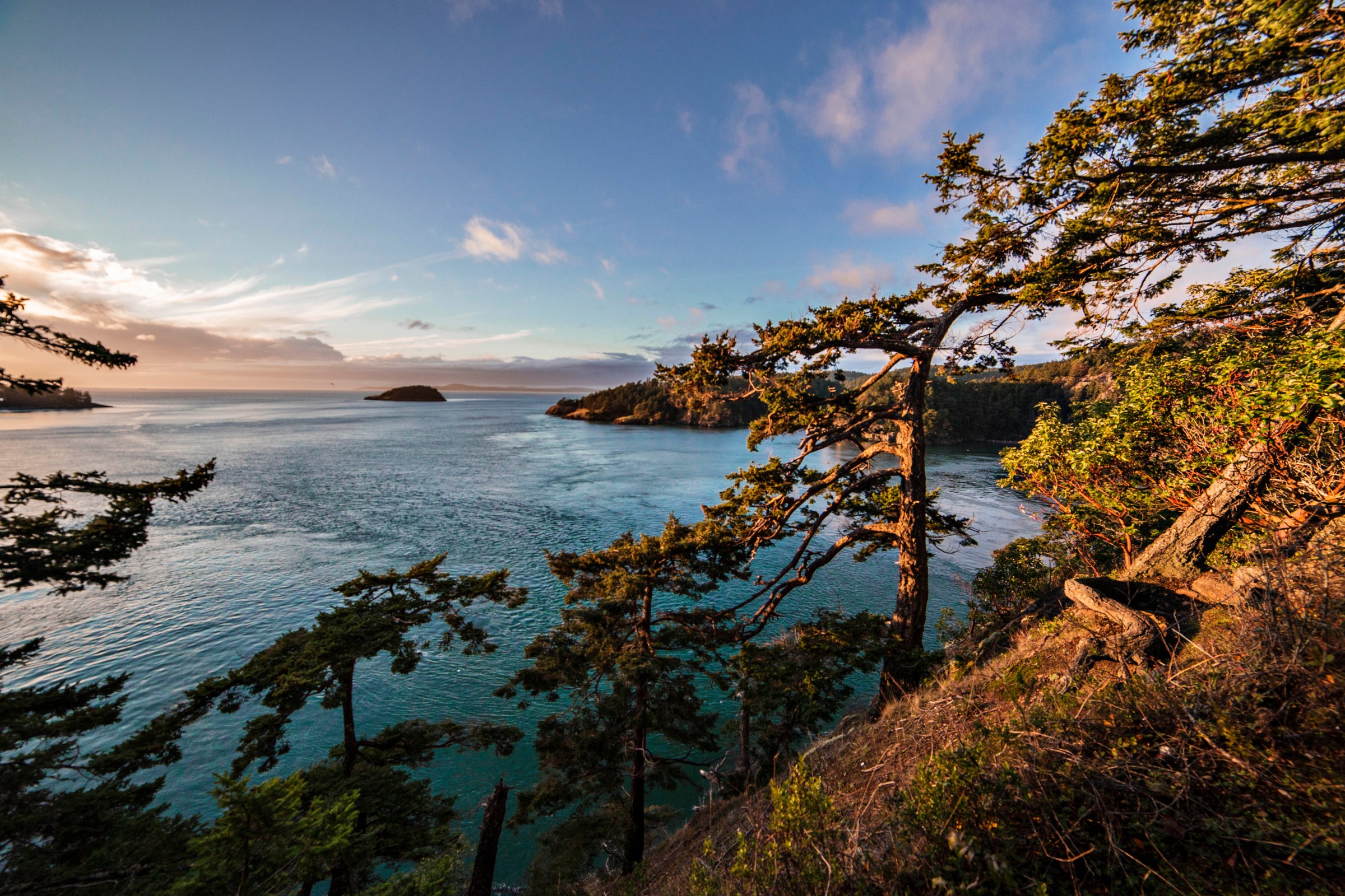 https://mdw-travel-data-us-east-1.s3.amazonaws.com/img/country/United-States/Deception-Pass-State-Park/img_03.jpg