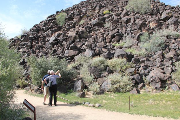 https://mdw-travel-data-us-east-1.s3.amazonaws.com/img/country/United-States/Deer-Valley-Petroglyph-Preserve/img_03.jpg