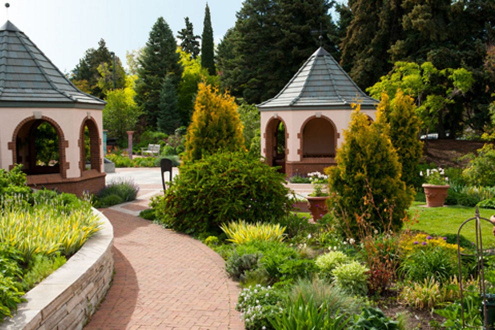 https://mdw-travel-data-us-east-1.s3.amazonaws.com/img/country/United-States/Denver-Botanic-Gardens/img_00.jpg