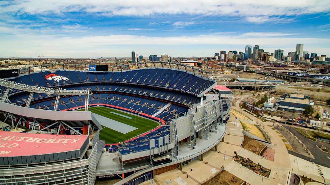 https://mdw-travel-data-us-east-1.s3.amazonaws.com/img/country/United-States/Denver-Broncos-Stadium-at-Mile-High/img_01.jpg