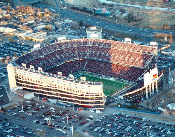 https://mdw-travel-data-us-east-1.s3.amazonaws.com/img/country/United-States/Denver-Broncos-Stadium-at-Mile-High/img_03.jpg