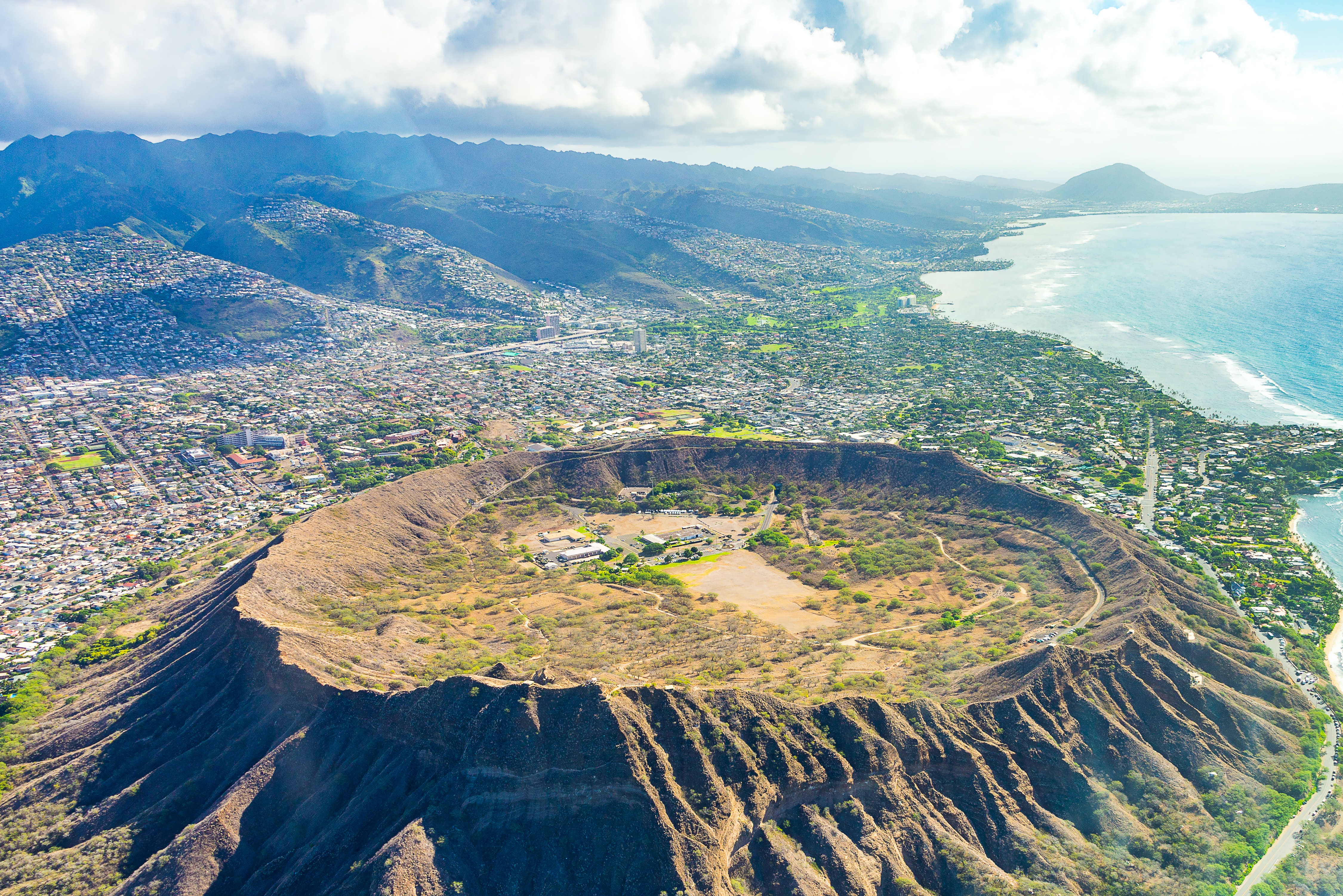 https://mdw-travel-data-us-east-1.s3.amazonaws.com/img/country/United-States/Diamond-Head-State-Monument/img_04.jpg