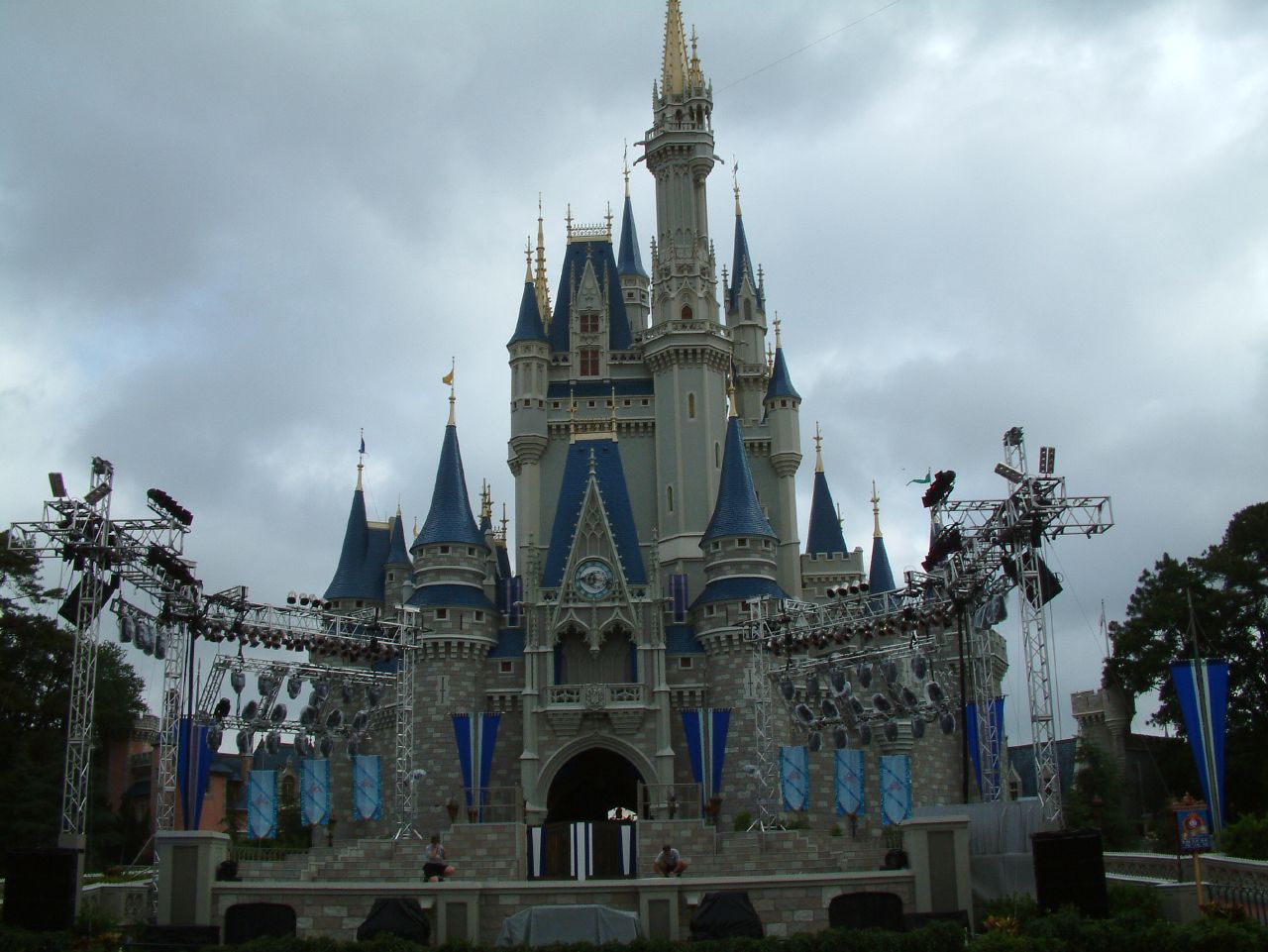 https://mdw-travel-data-us-east-1.s3.amazonaws.com/img/country/United-States/Disneyland-Park/img_02.jpg