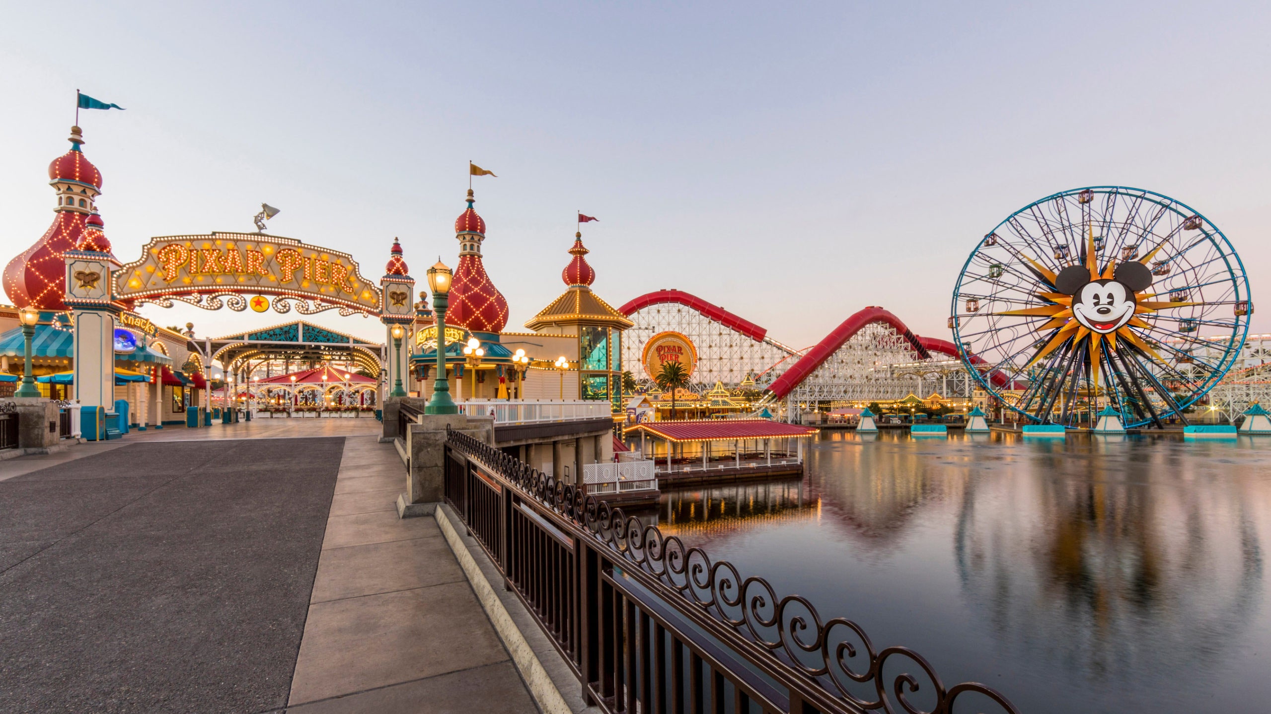 https://mdw-travel-data-us-east-1.s3.amazonaws.com/img/country/United-States/Disneyland-Park/img_03.jpg