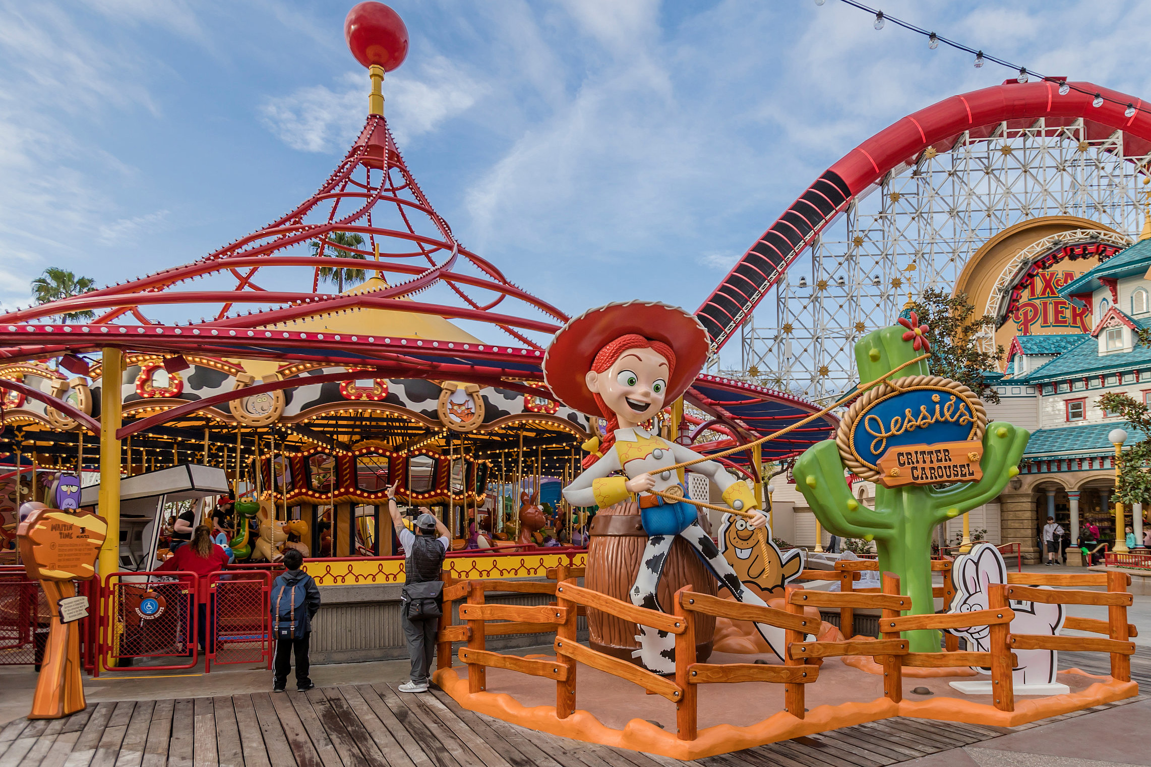 https://mdw-travel-data-us-east-1.s3.amazonaws.com/img/country/United-States/Disneyland-Park/img_04.jpg
