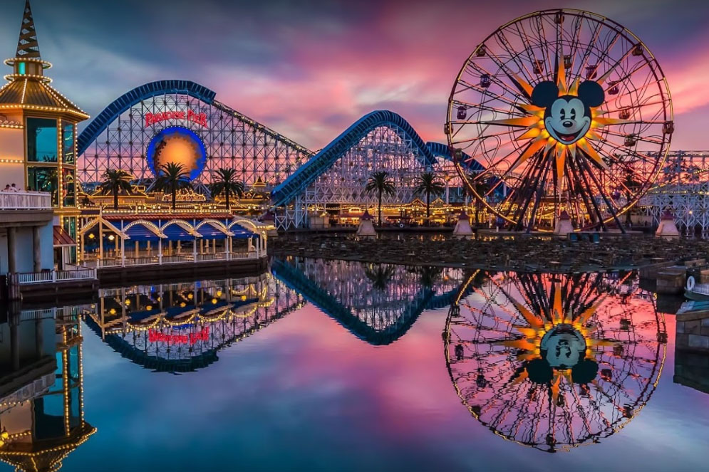 https://mdw-travel-data-us-east-1.s3.amazonaws.com/img/country/United-States/Disneyland-Park/img_05.jpg