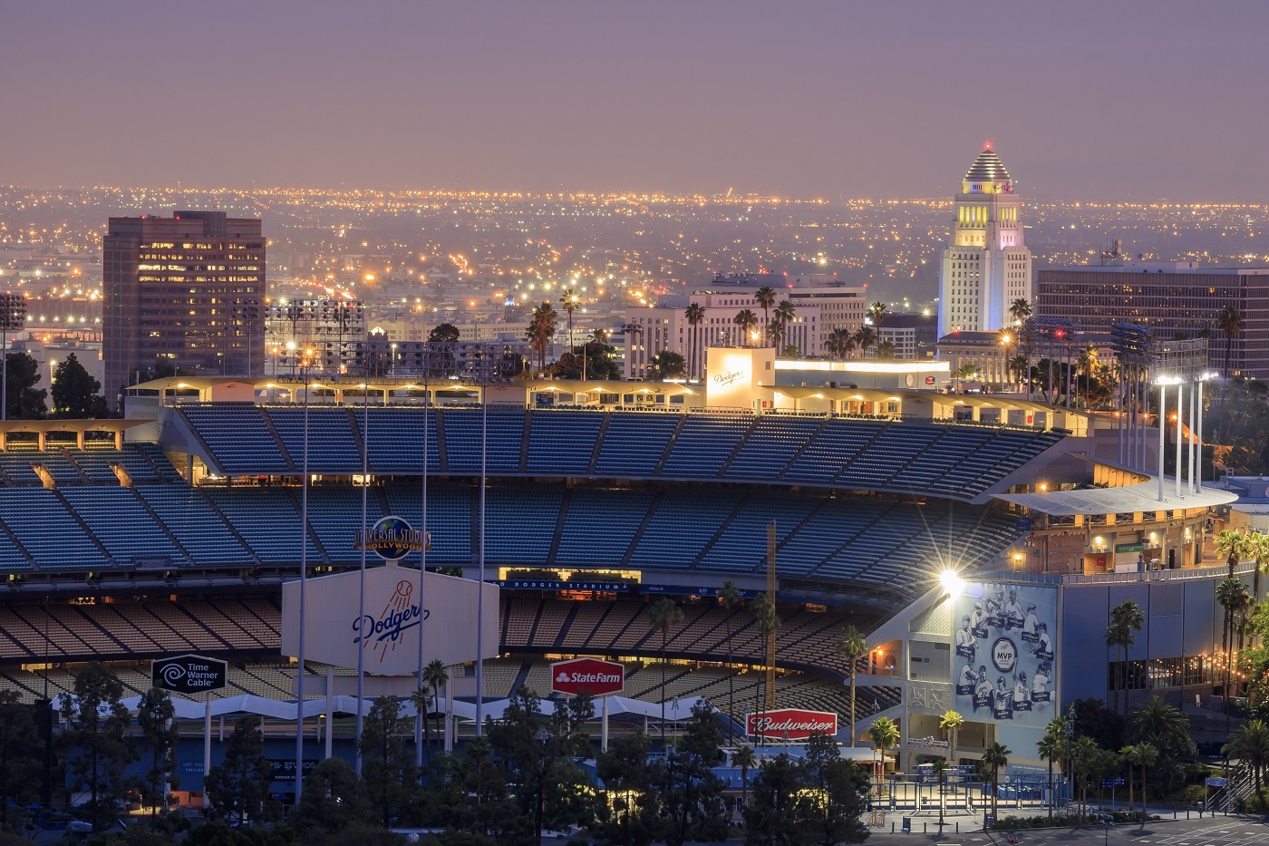 https://mdw-travel-data-us-east-1.s3.amazonaws.com/img/country/United-States/Dodger-Stadium/img_03.jpg