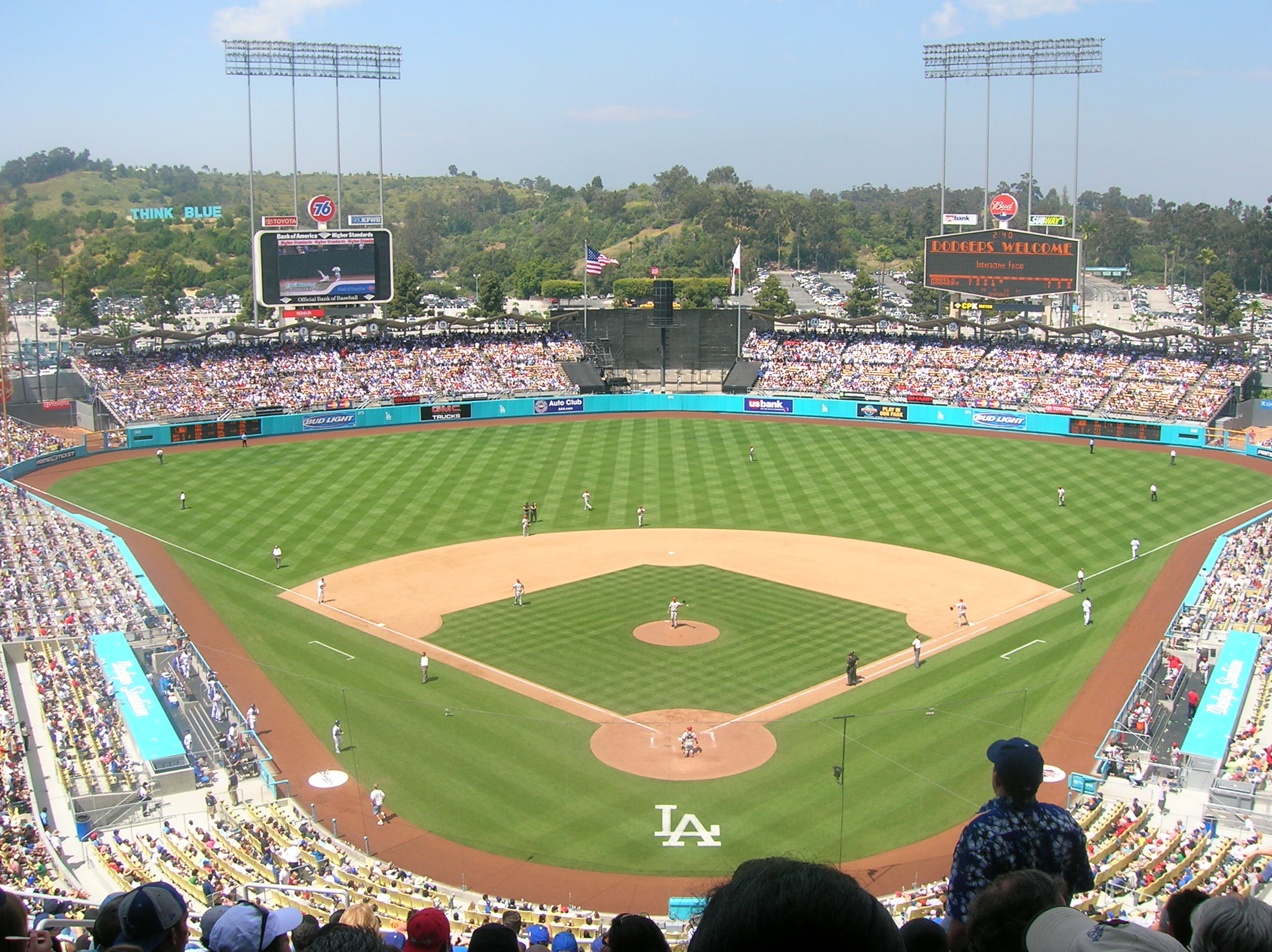 https://mdw-travel-data-us-east-1.s3.amazonaws.com/img/country/United-States/Dodger-Stadium/img_04.jpg