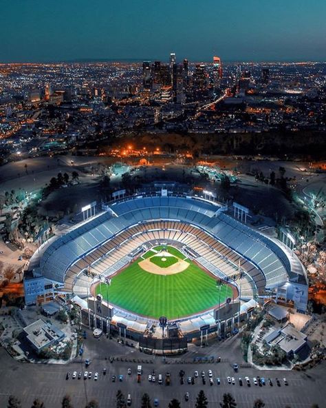 https://mdw-travel-data-us-east-1.s3.amazonaws.com/img/country/United-States/Dodger-Stadium/img_05.jpg