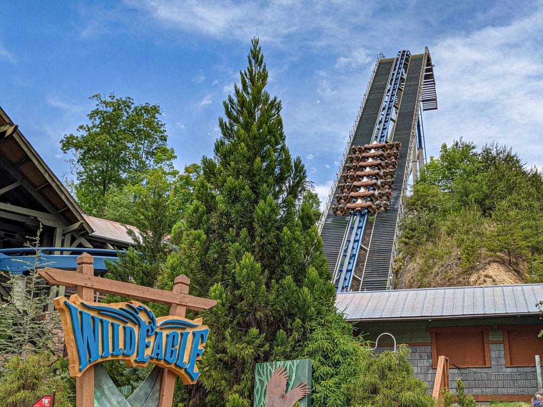 https://mdw-travel-data-us-east-1.s3.amazonaws.com/img/country/United-States/Dollywood/img_02.jpg