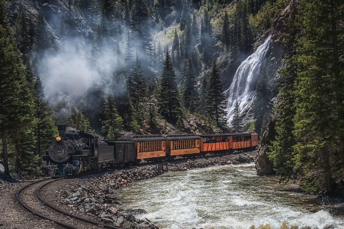 https://mdw-travel-data-us-east-1.s3.amazonaws.com/img/country/United-States/Durango-and-Silverton-Narrow-Gauge-Railroad/img_01.jpg