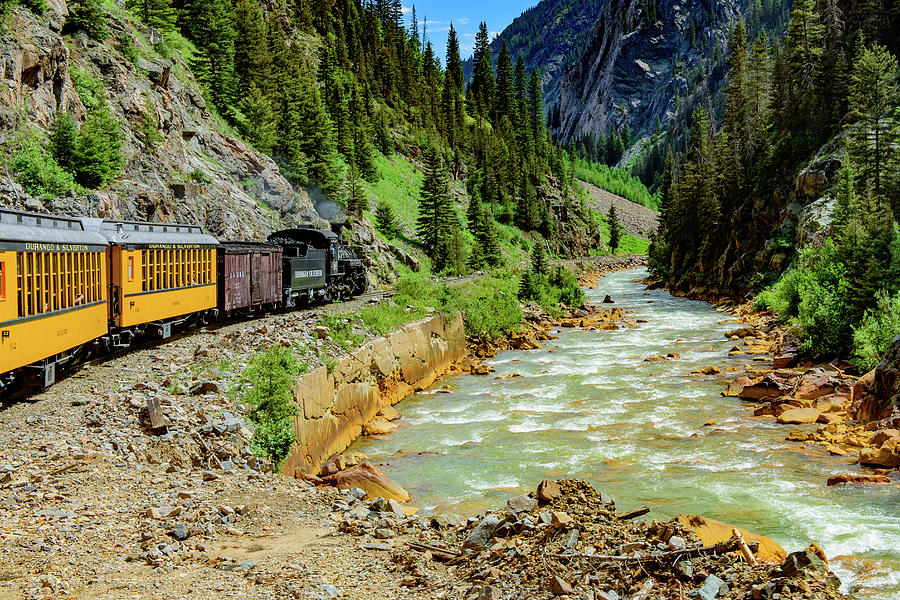 https://mdw-travel-data-us-east-1.s3.amazonaws.com/img/country/United-States/Durango-and-Silverton-Narrow-Gauge-Railroad/img_03.jpg
