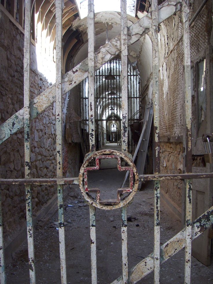 https://mdw-travel-data-us-east-1.s3.amazonaws.com/img/country/United-States/Eastern-State-Penitentiary/img_01.jpg