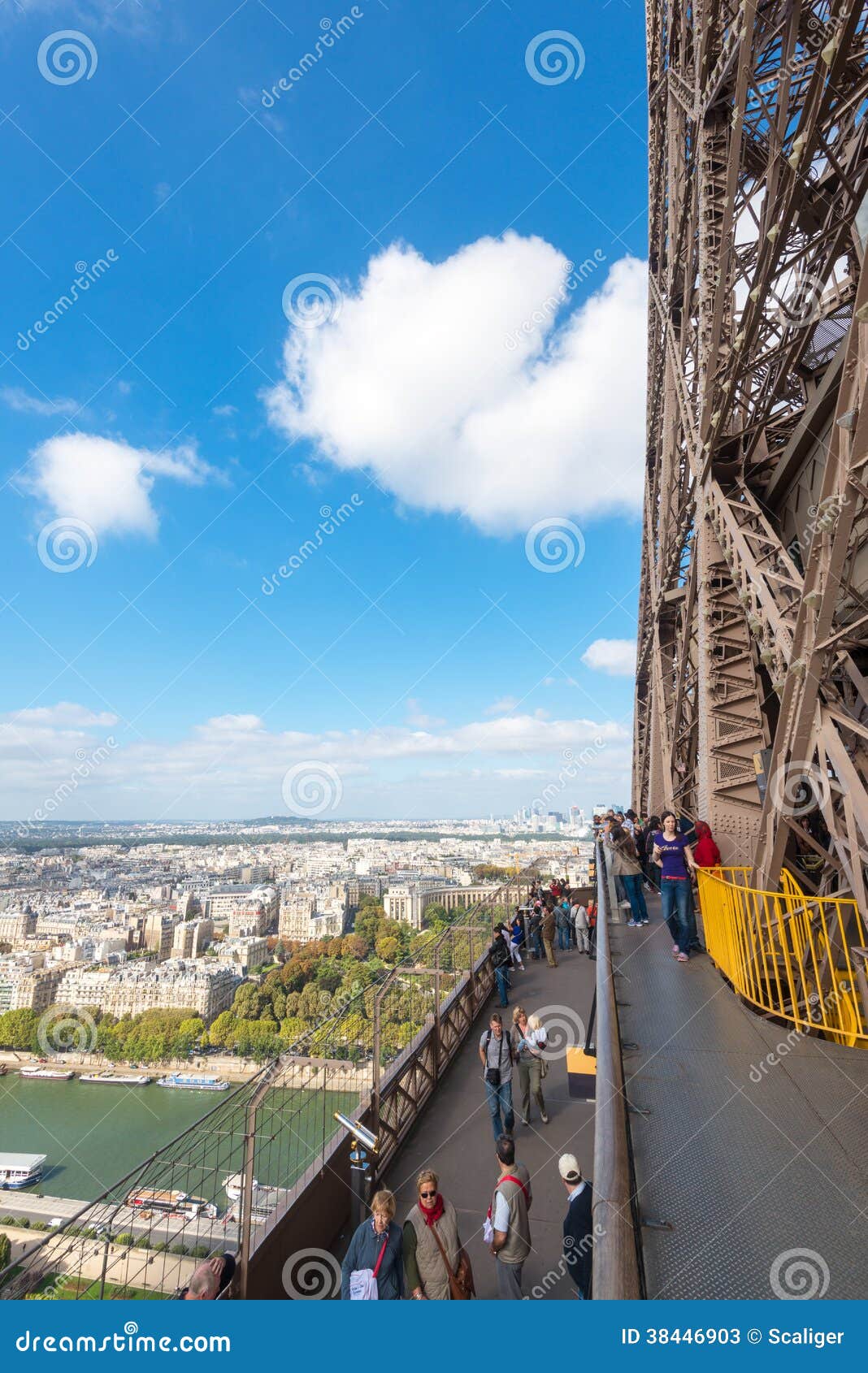 https://mdw-travel-data-us-east-1.s3.amazonaws.com/img/country/United-States/Eiffel-Tower-Viewing-Deck/img_01.jpg