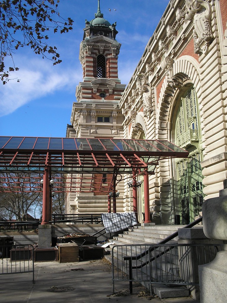 https://mdw-travel-data-us-east-1.s3.amazonaws.com/img/country/United-States/Ellis-Island-Immigration-Museum/img_02.jpg