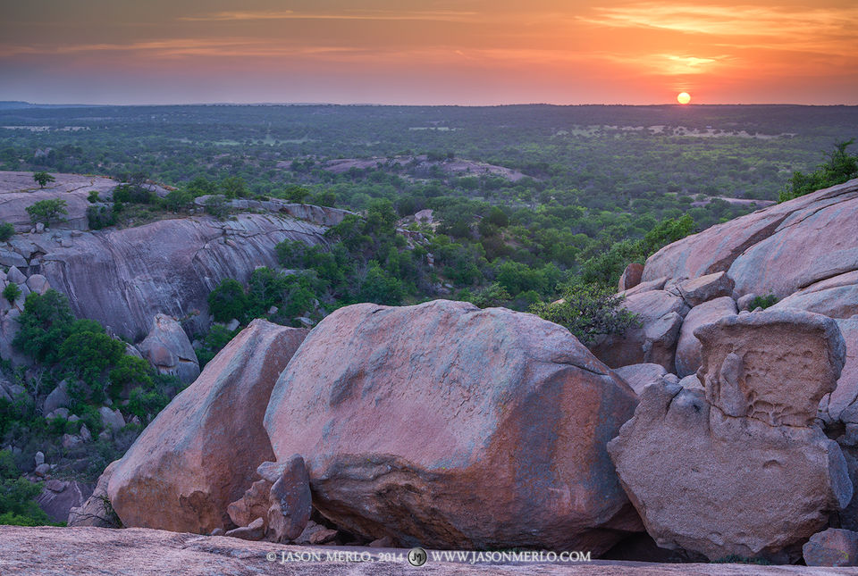 https://mdw-travel-data-us-east-1.s3.amazonaws.com/img/country/United-States/Enchanted-Rock-State-Natural-Area/img_02.jpg