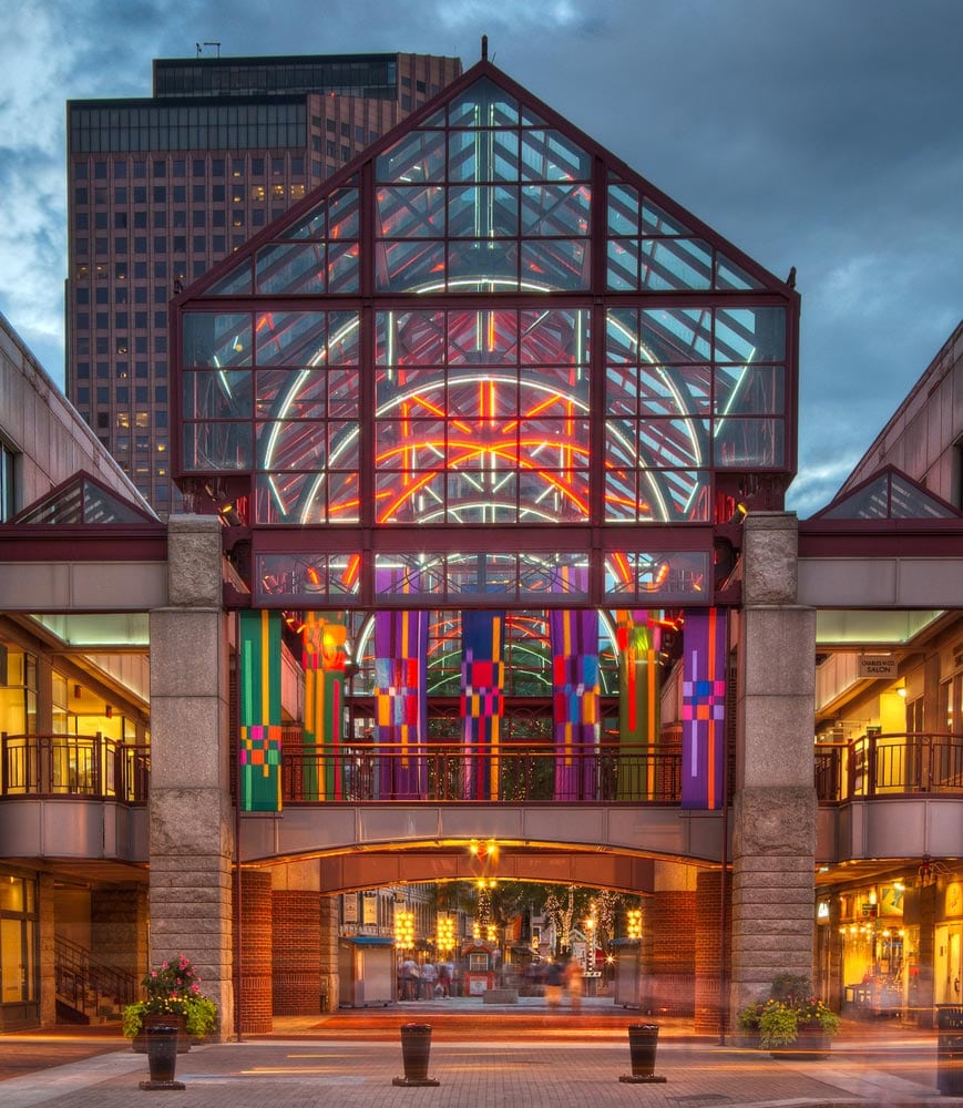 https://mdw-travel-data-us-east-1.s3.amazonaws.com/img/country/United-States/Faneuil-Hall-Marketplace/img_00.jpg
