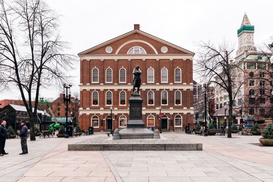 https://mdw-travel-data-us-east-1.s3.amazonaws.com/img/country/United-States/Faneuil-Hall-Marketplace/img_01.jpg