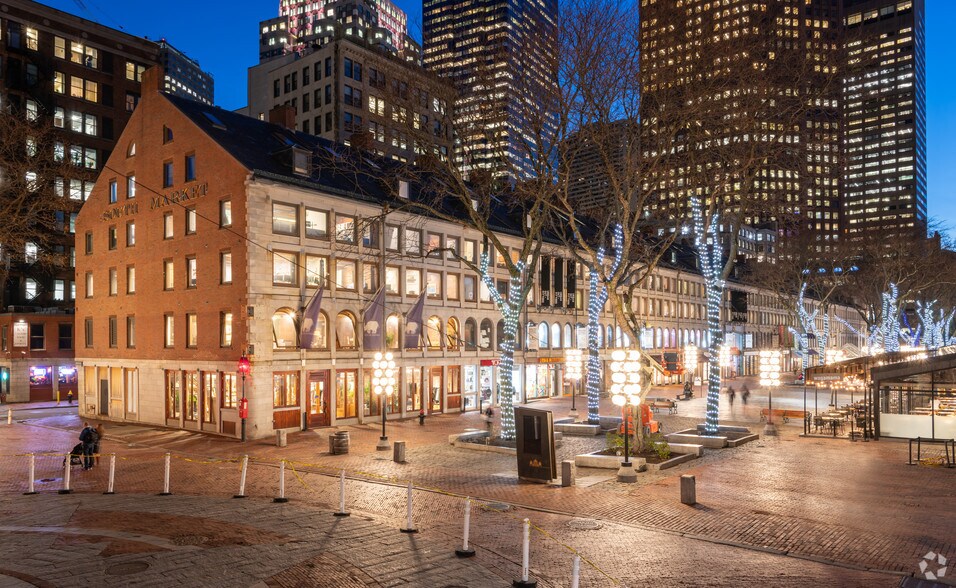 https://mdw-travel-data-us-east-1.s3.amazonaws.com/img/country/United-States/Faneuil-Hall-Marketplace/img_02.jpg