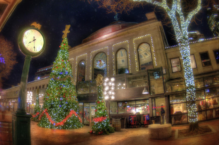 https://mdw-travel-data-us-east-1.s3.amazonaws.com/img/country/United-States/Faneuil-Hall-Marketplace/img_04.jpg