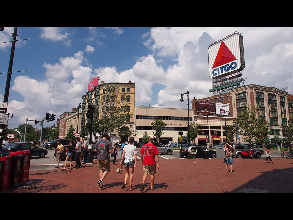 https://mdw-travel-data-us-east-1.s3.amazonaws.com/img/country/United-States/Fenway/Kenmore/img_02.jpg
