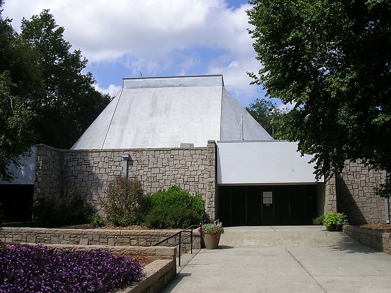 https://mdw-travel-data-us-east-1.s3.amazonaws.com/img/country/United-States/Fernbank-Science-Center/img_05.jpg
