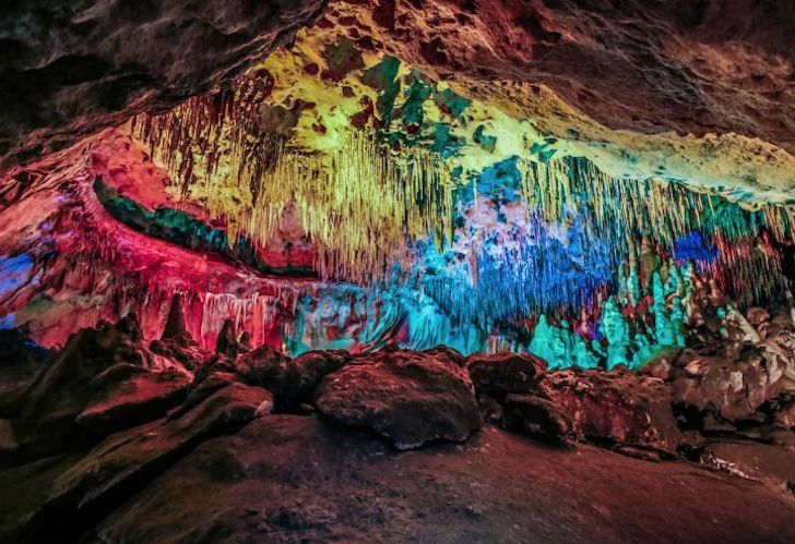 https://mdw-travel-data-us-east-1.s3.amazonaws.com/img/country/United-States/Florida-Caverns-State-Park/img_02.jpg