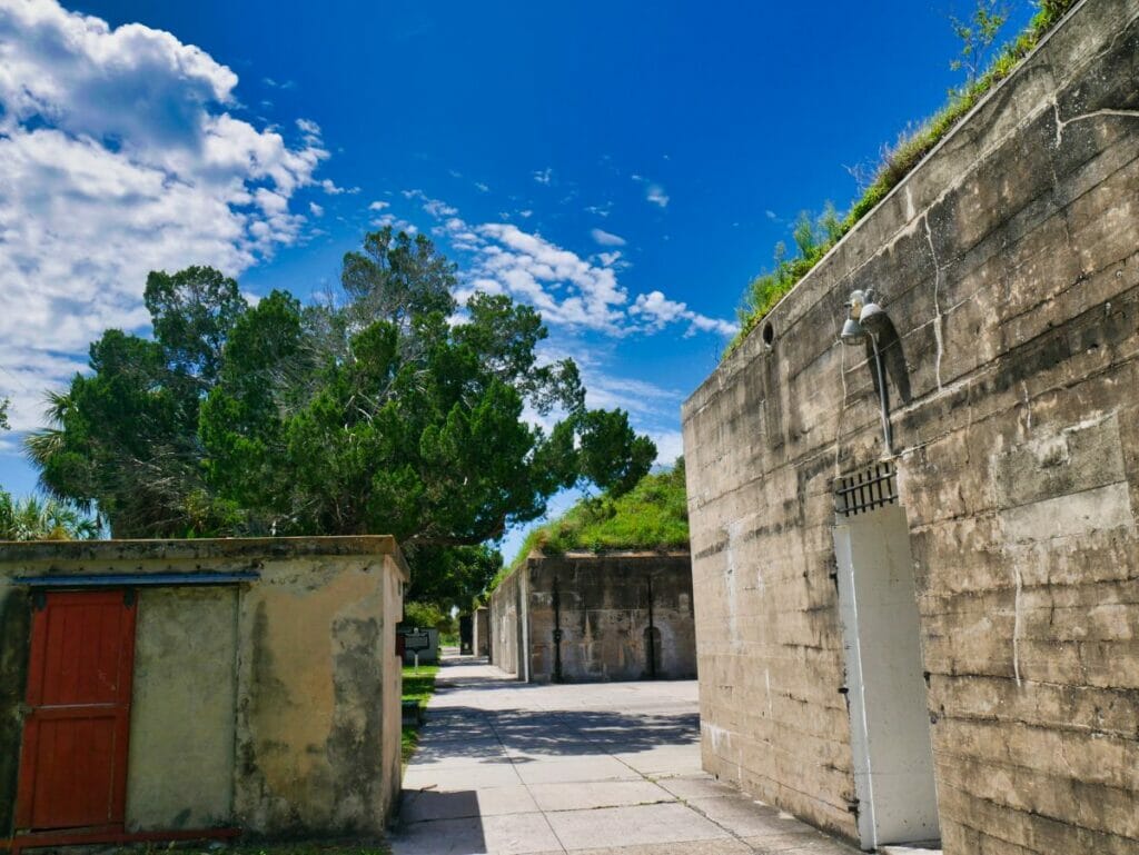 https://mdw-travel-data-us-east-1.s3.amazonaws.com/img/country/United-States/Fort-De-Soto-Park/img_01.jpg