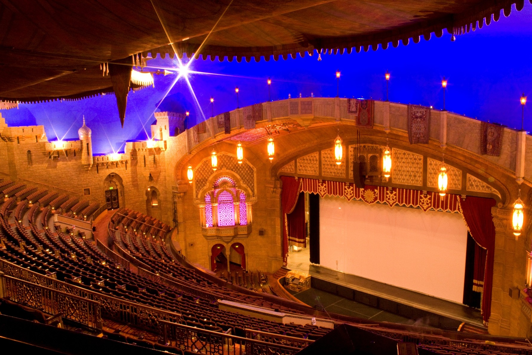 https://mdw-travel-data-us-east-1.s3.amazonaws.com/img/country/United-States/Fox-Theatre/img_00.jpg