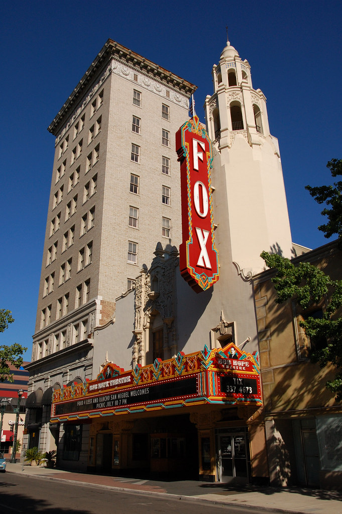 https://mdw-travel-data-us-east-1.s3.amazonaws.com/img/country/United-States/Fox-Theatre/img_01.jpg