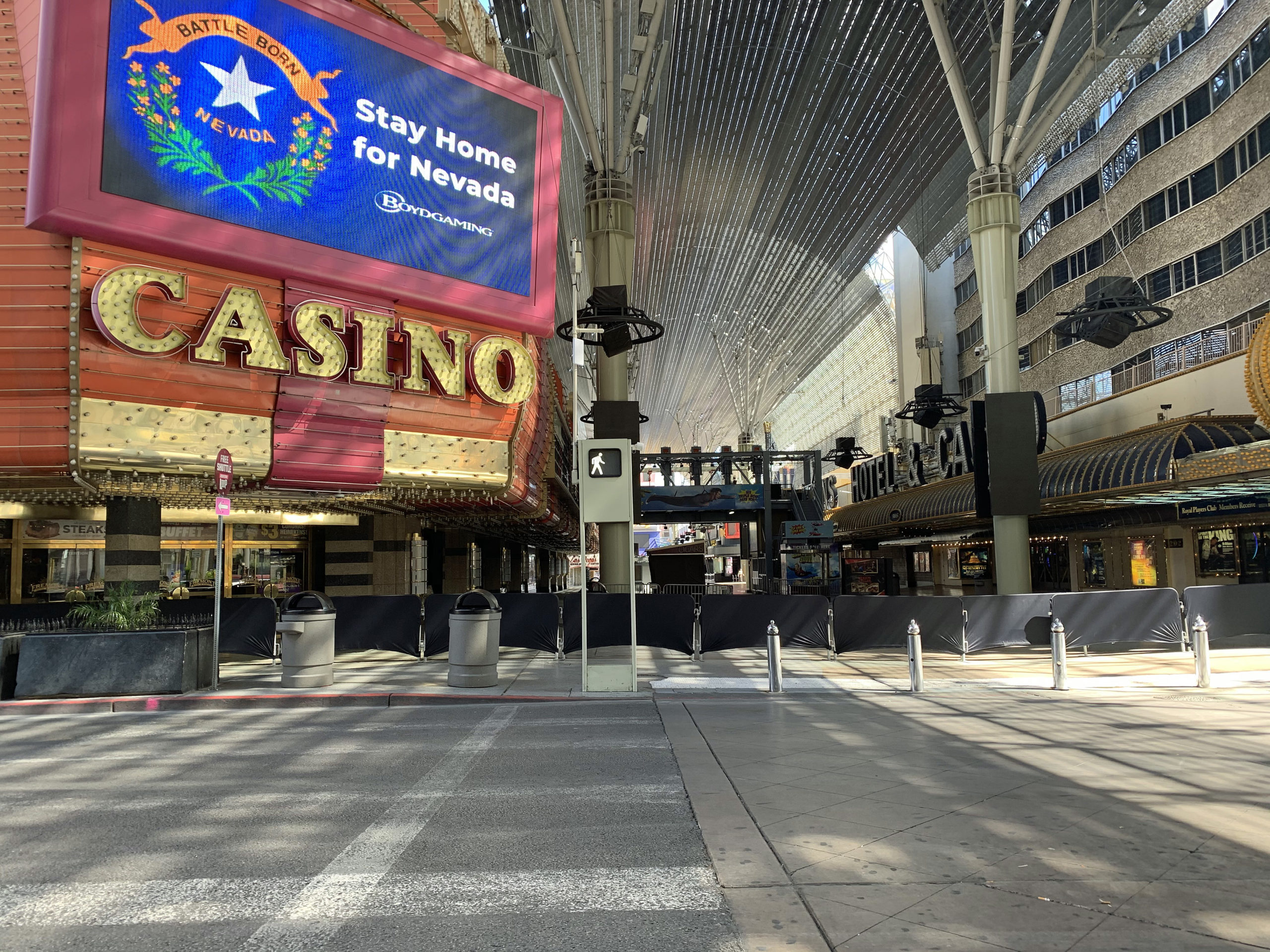 https://mdw-travel-data-us-east-1.s3.amazonaws.com/img/country/United-States/Fremont-Street-Experience/img_03.jpg