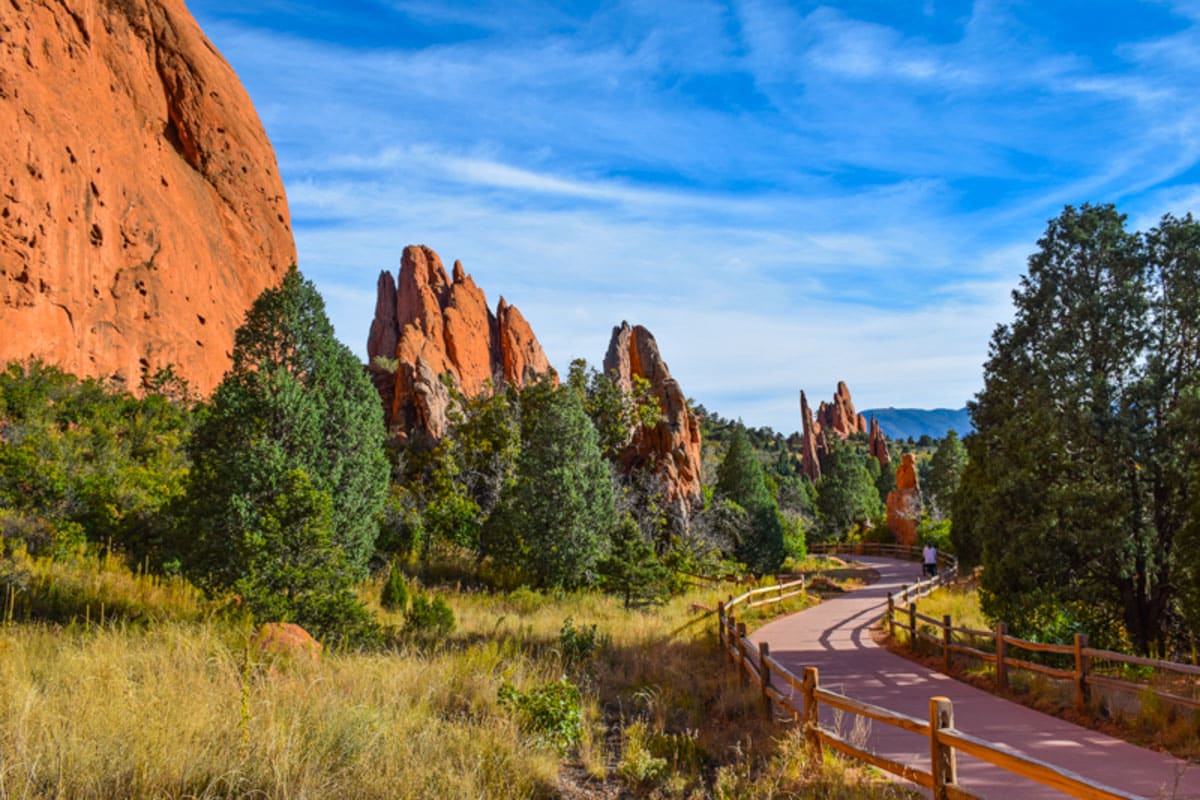 https://mdw-travel-data-us-east-1.s3.amazonaws.com/img/country/United-States/Garden-of-the-Gods/img_00.jpg