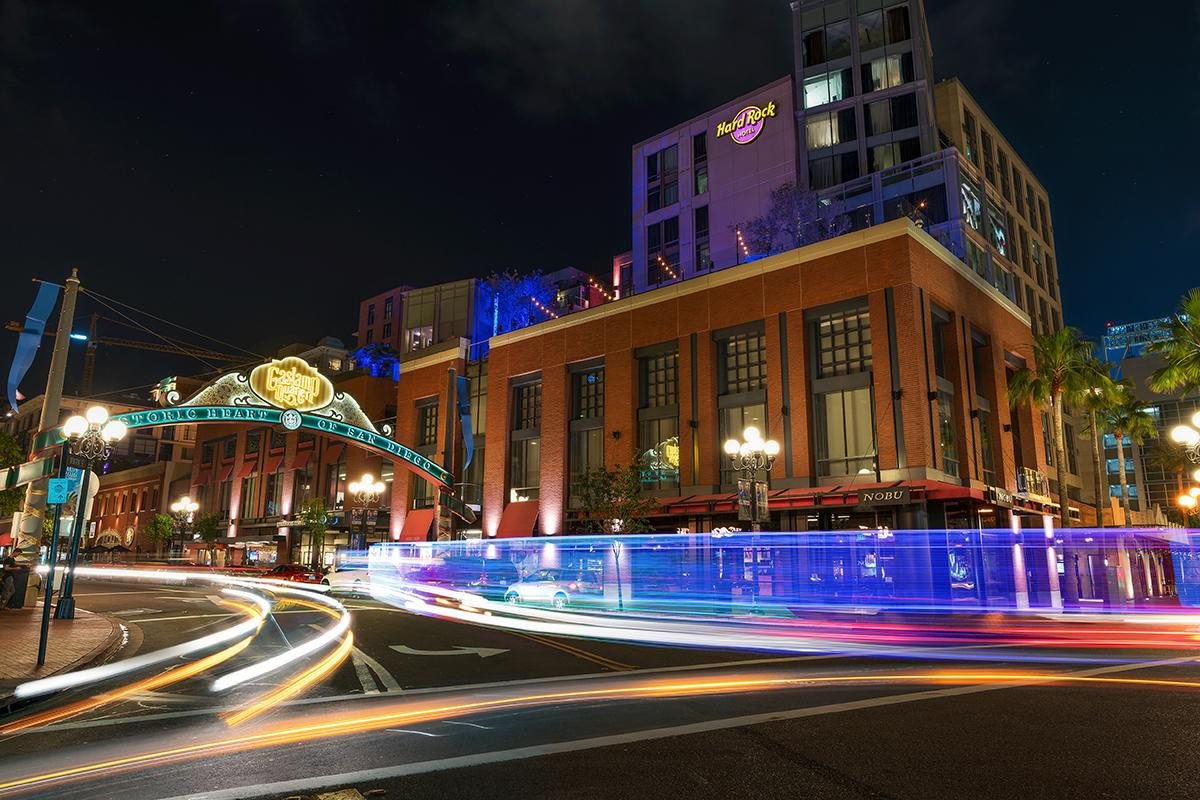 https://mdw-travel-data-us-east-1.s3.amazonaws.com/img/country/United-States/Gaslamp-Quarter/img_04.jpg