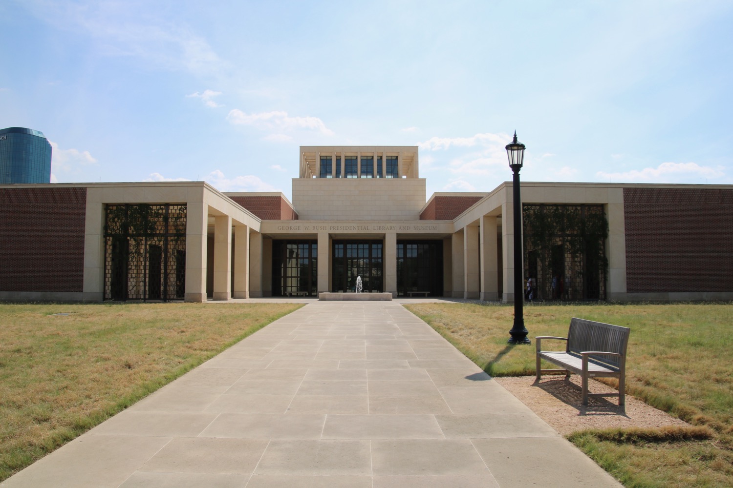 https://mdw-travel-data-us-east-1.s3.amazonaws.com/img/country/United-States/George-W-Bush-Presidential-Library-and-Museum/img_02.jpg