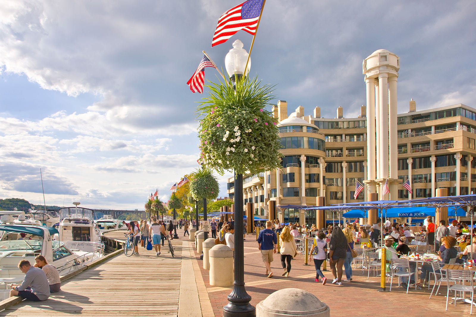 https://mdw-travel-data-us-east-1.s3.amazonaws.com/img/country/United-States/Georgetown/img_01.jpg